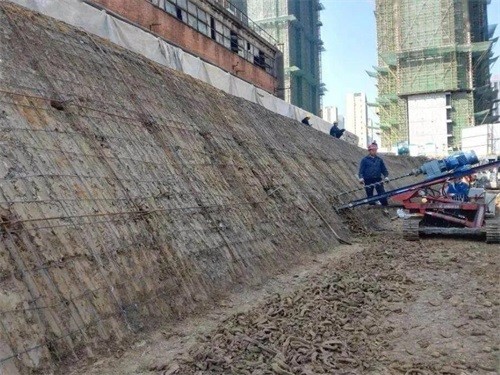 前进建筑边坡支护